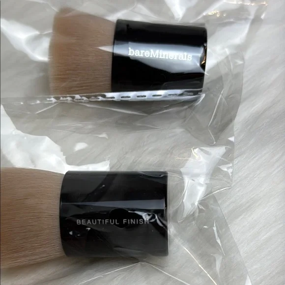 bareMinerals BEAUTIFUL FINISH FOUNDATION BRUSH Makeup Brush Set - Black and Tan - Picture 5 of 11